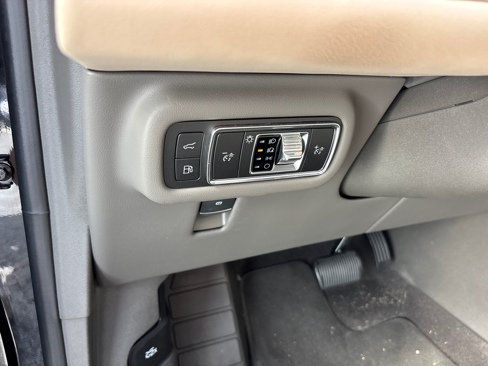 Used 2025 Lincoln Nautilus Premier AWD/4WD image 13