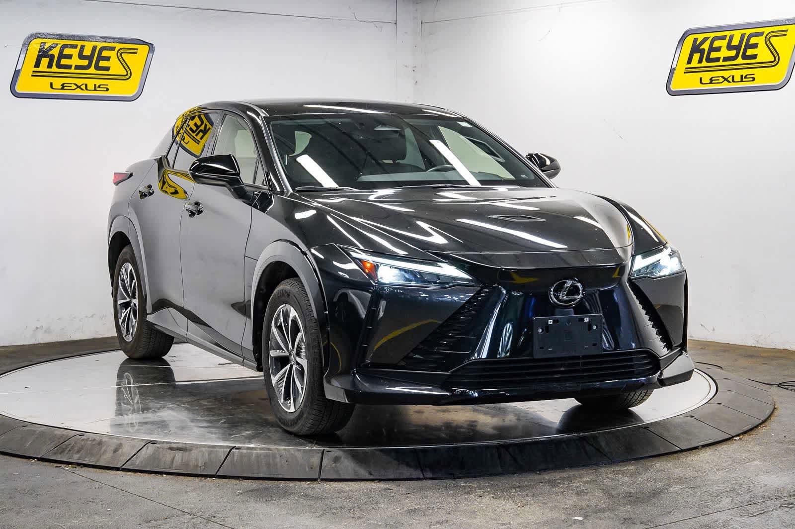 Used 2025 Lexus RZ 300e w/ Accessory Package (2T) FWD image 5