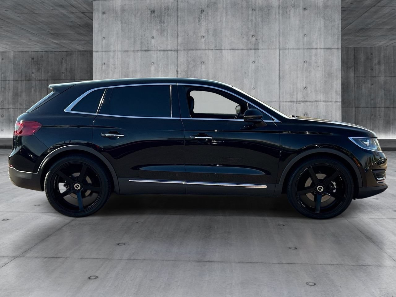 Used 2016 Lincoln MKX Select w/ Select Plus Package FWD image 6