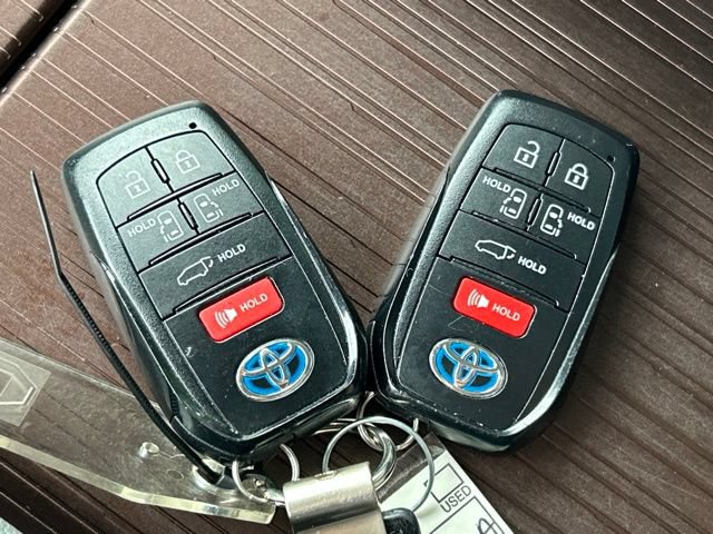 Used 2024 Toyota Sienna XLE w/ XLE Plus Package AWD/4WD image 82