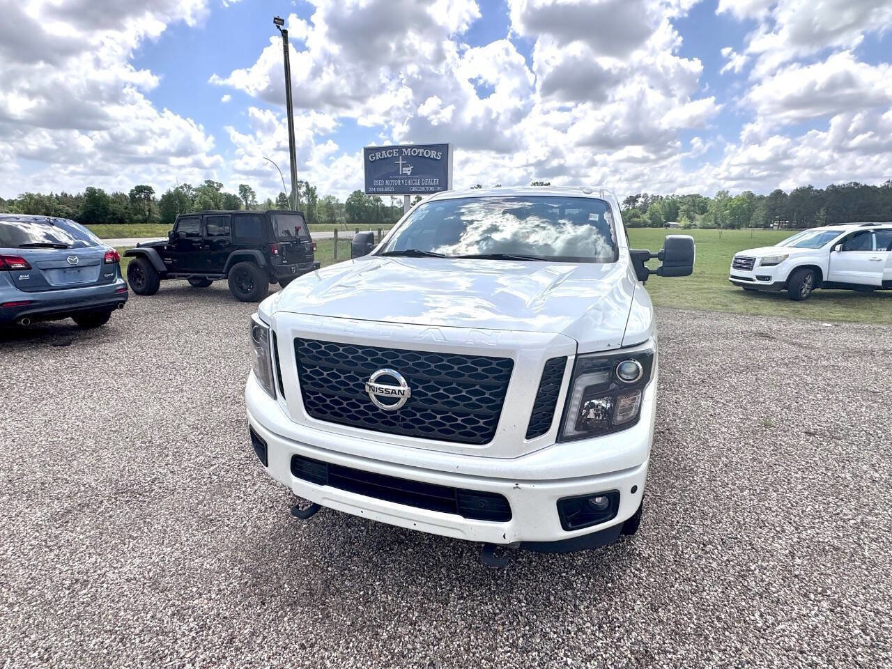 Used 2018 Nissan Titan SV w/ SV Convenience Package image 4