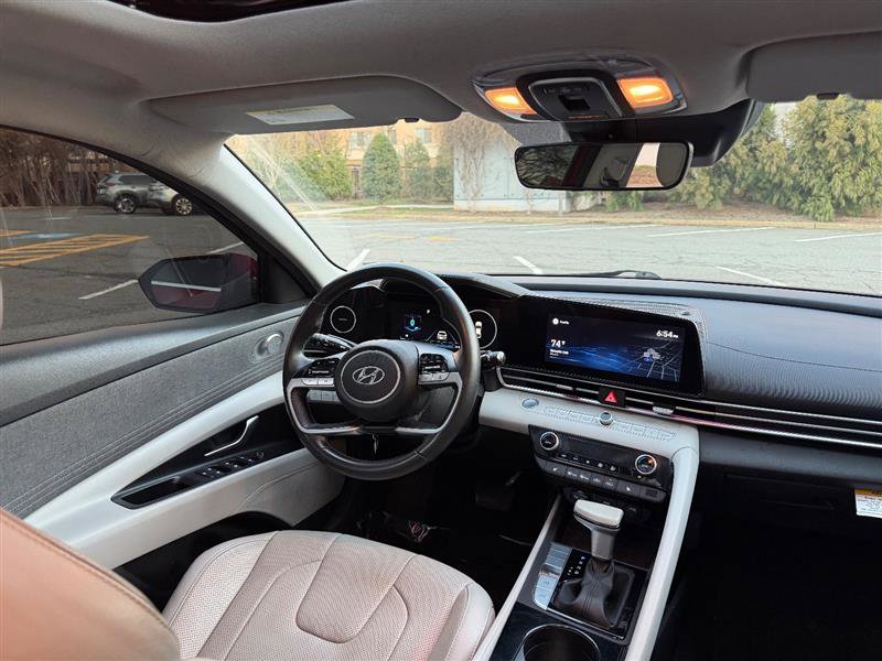 Used 2021 Hyundai Elantra Limited image 30