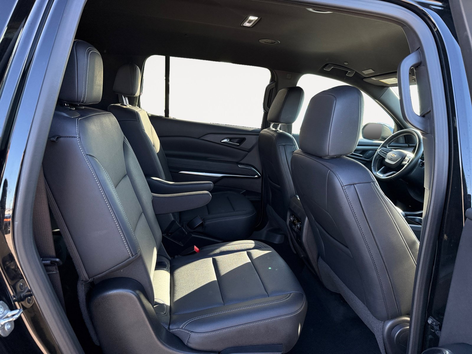 Used 2025 Chevrolet Traverse LT FWD image 18
