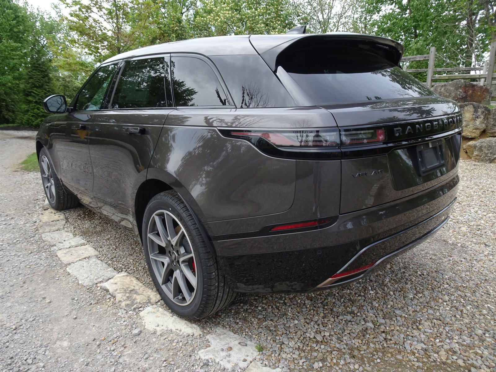 New 2025 Land Rover Range Rover Velar Dynamic SE image 9