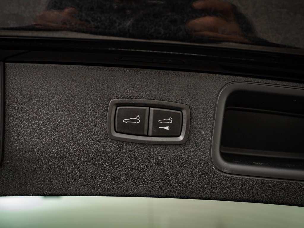 Certified 2024 Porsche Macan image 27