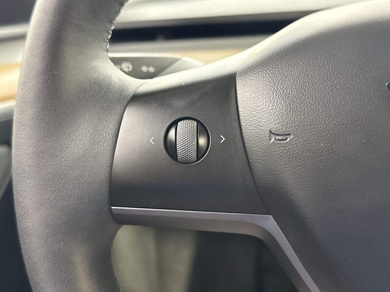 Used 2023 Tesla Model Y Long Range AWD/4WD image 45