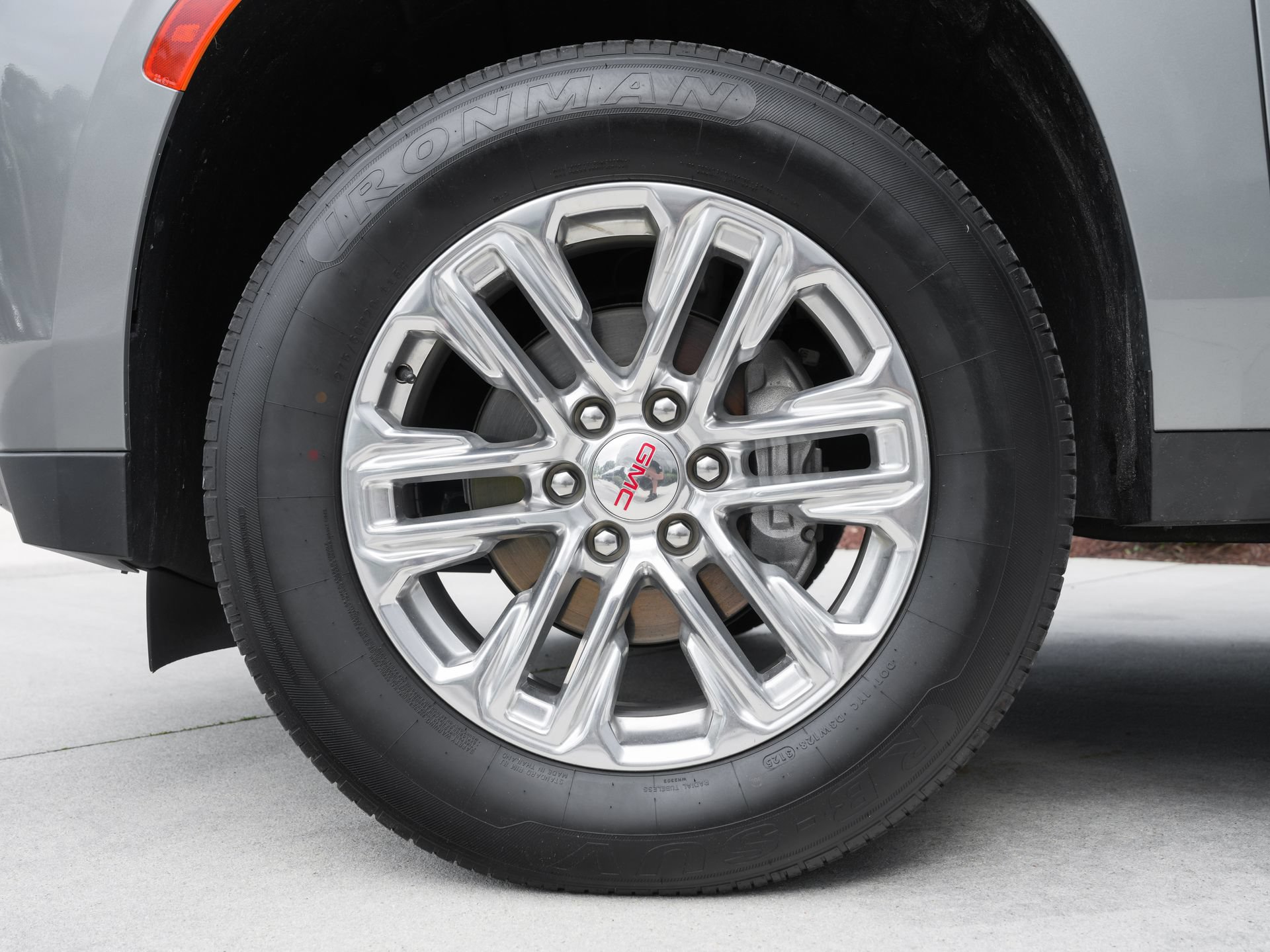 Used 2024 GMC Yukon XL SLT RWD image 30