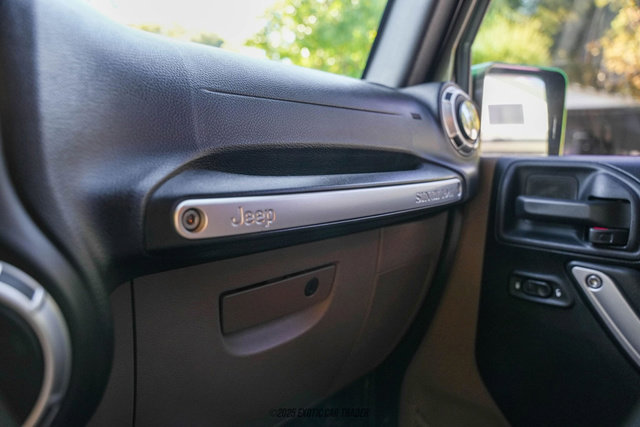 Used 2016 Jeep Wrangler Unlimited Rubicon w/ Connectivity Group image 44