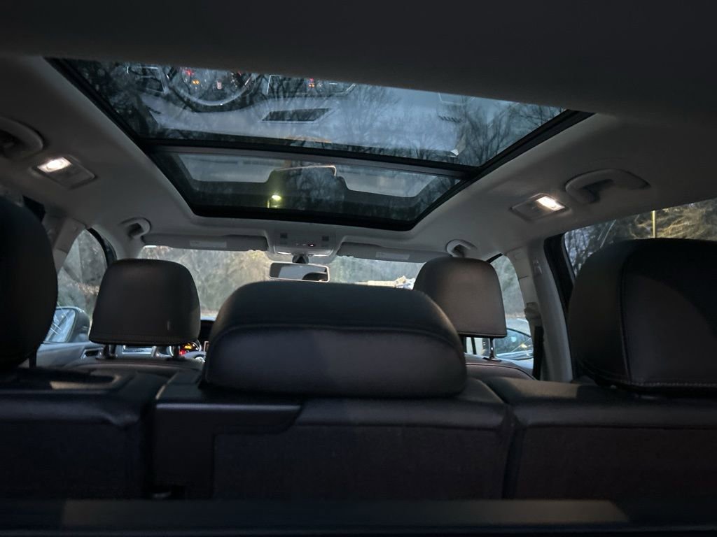 Used 2018 Volkswagen Tiguan SE w/ Panoramic Sunroof Package image 12