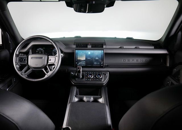 Used 2025 Land Rover Defender 110 S image 4