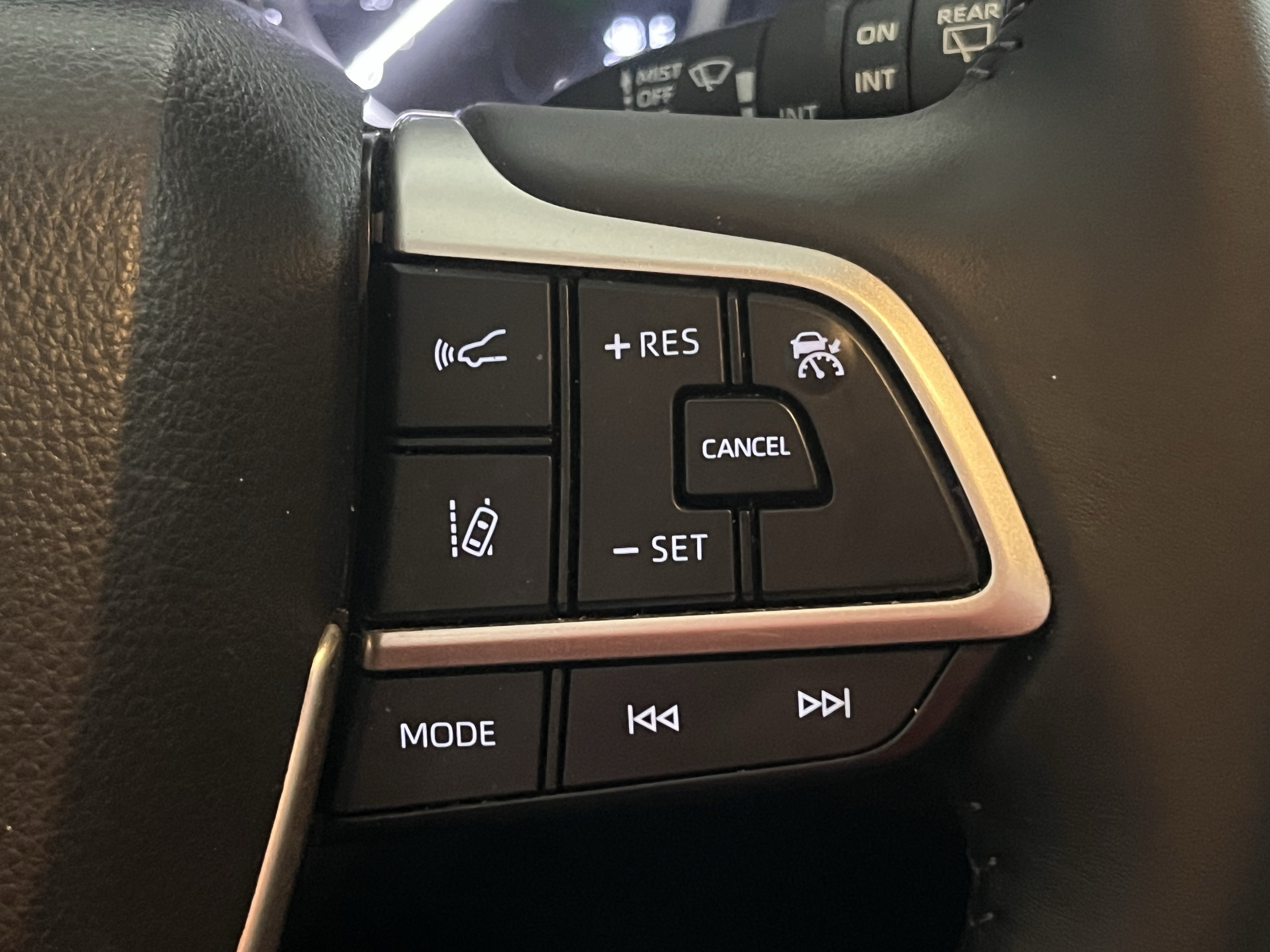 Used 2024 Toyota Highlander XLE FWD image 20