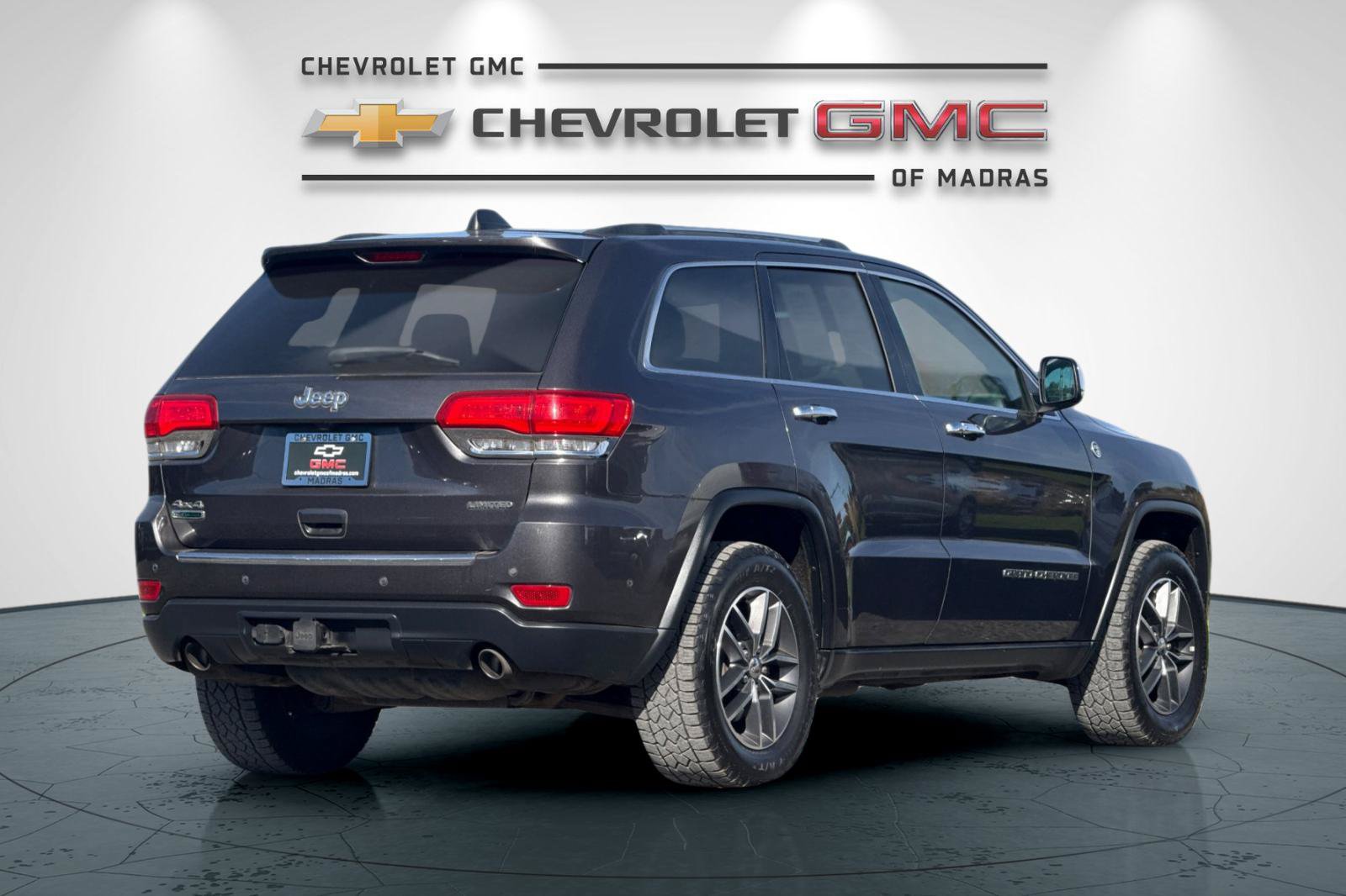 Used 2018 Jeep Grand Cherokee Limited w/ Luxury Group II AWD/4WD image 3