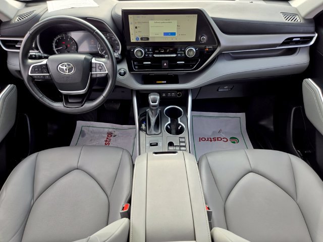 Used 2023 Toyota Highlander XLE FWD image 16