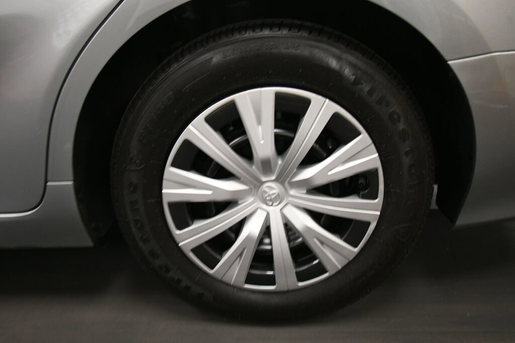 Used 2023 Toyota Camry LE FWD image 31