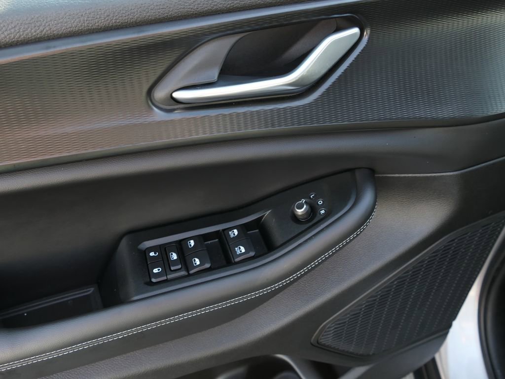 Used 2025 Jeep Grand Cherokee Laredo X w/ Luxury Tech Group I image 11