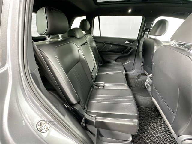 Used 2022 Volkswagen Tiguan SE R-Line image 28