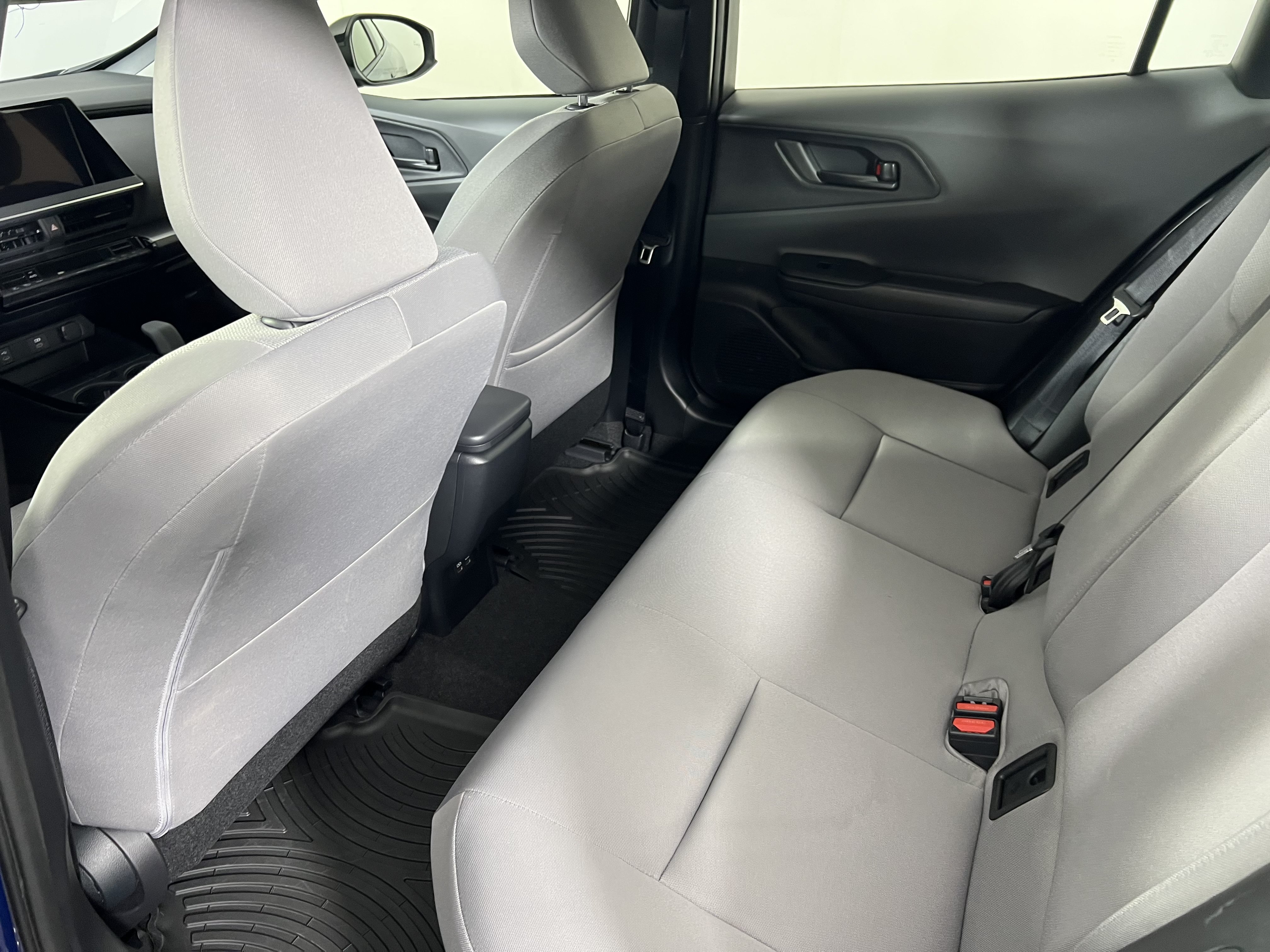 Used 2025 Toyota Prius LE AWD/4WD image 20