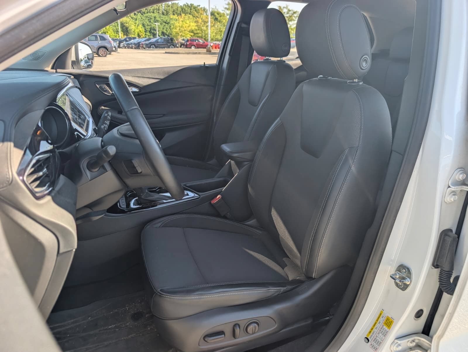 Used 2022 Buick Encore GX Preferred w/ Cold Weather Comfort Package AWD/4WD image 24