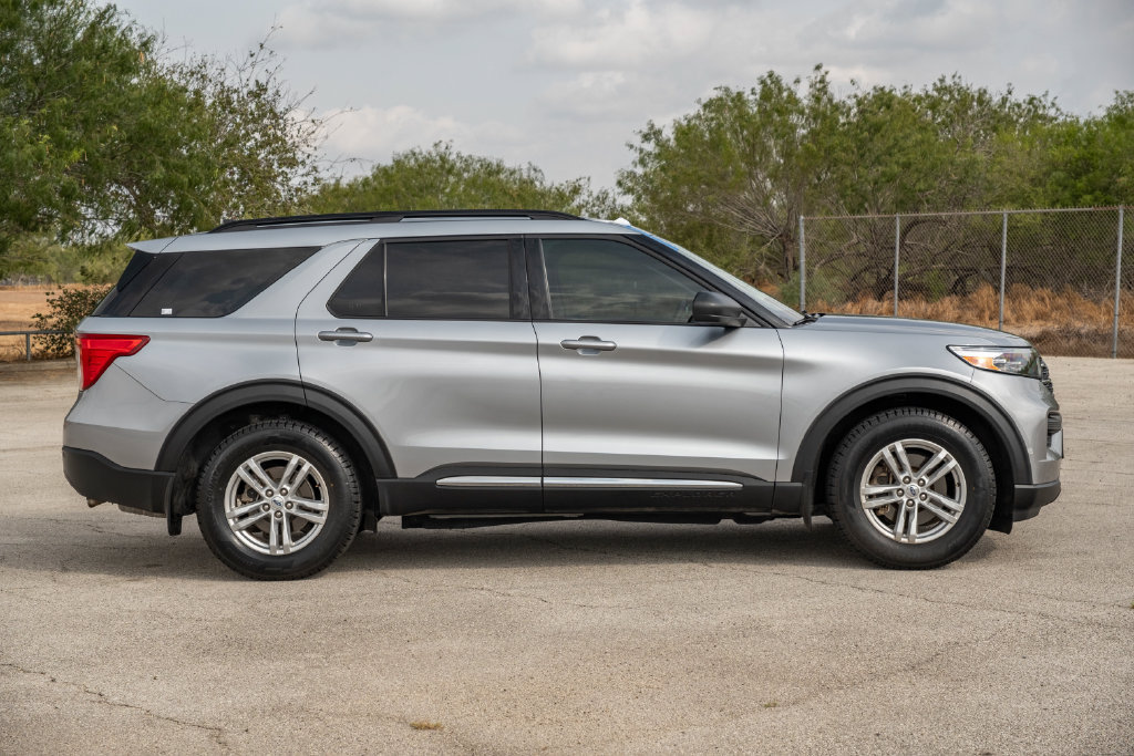 Certified 2023 Ford Explorer XLT RWD image 9