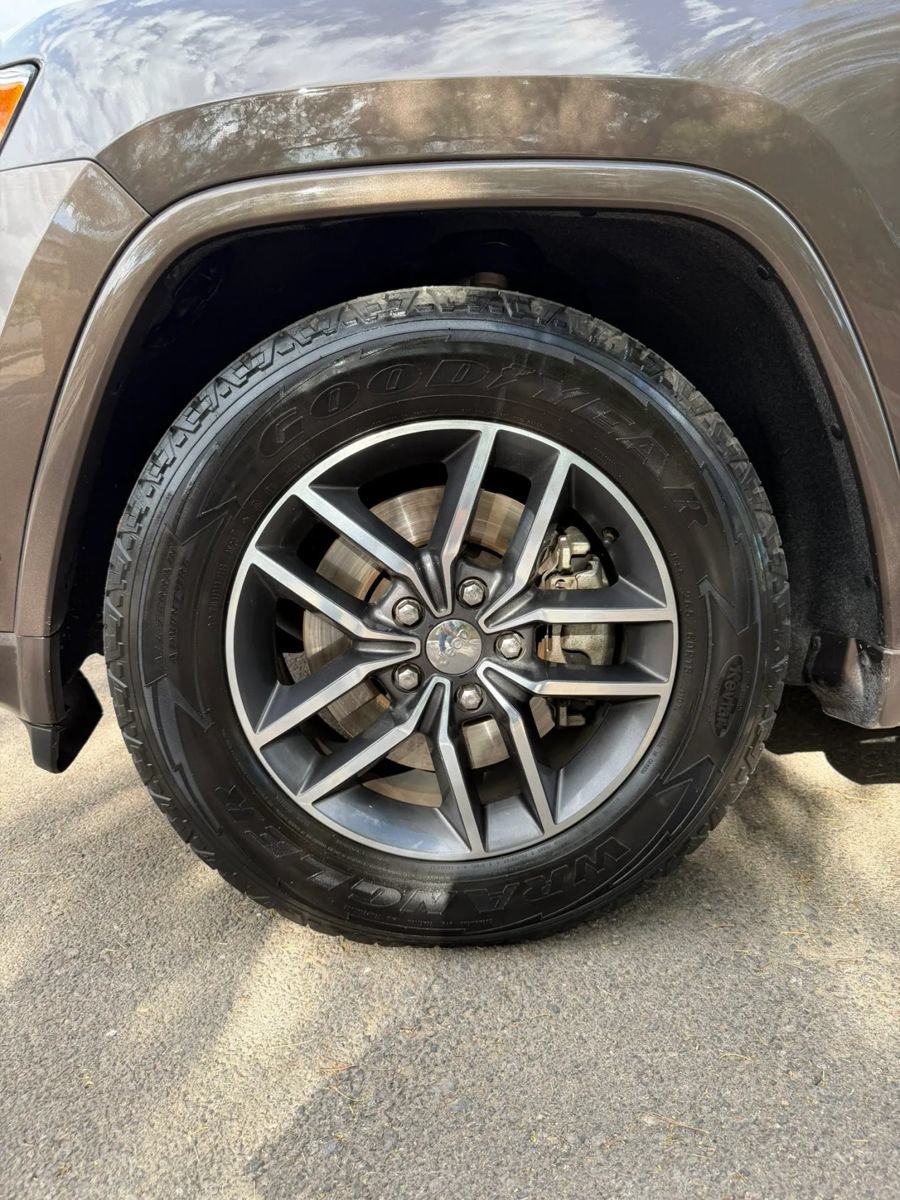Used 2018 Jeep Grand Cherokee Overland AWD/4WD image 22