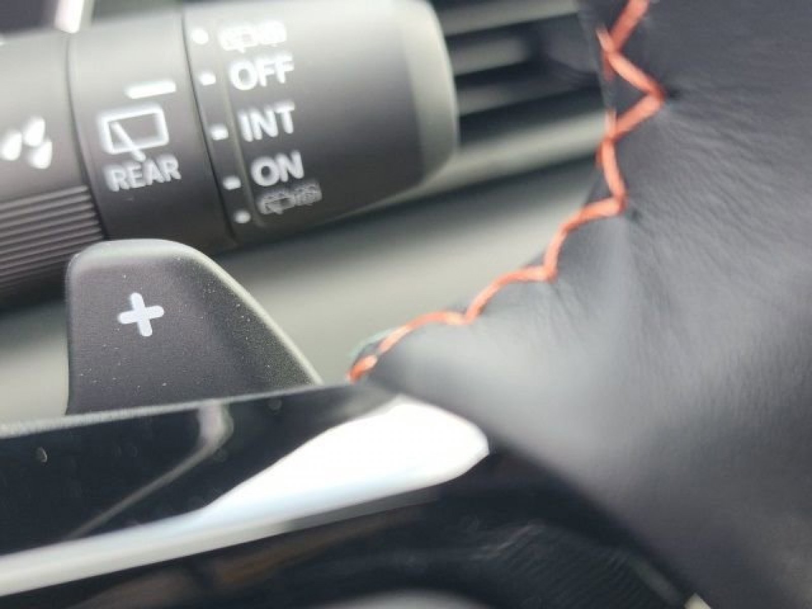 Used 2025 Honda Pilot Sport image 32