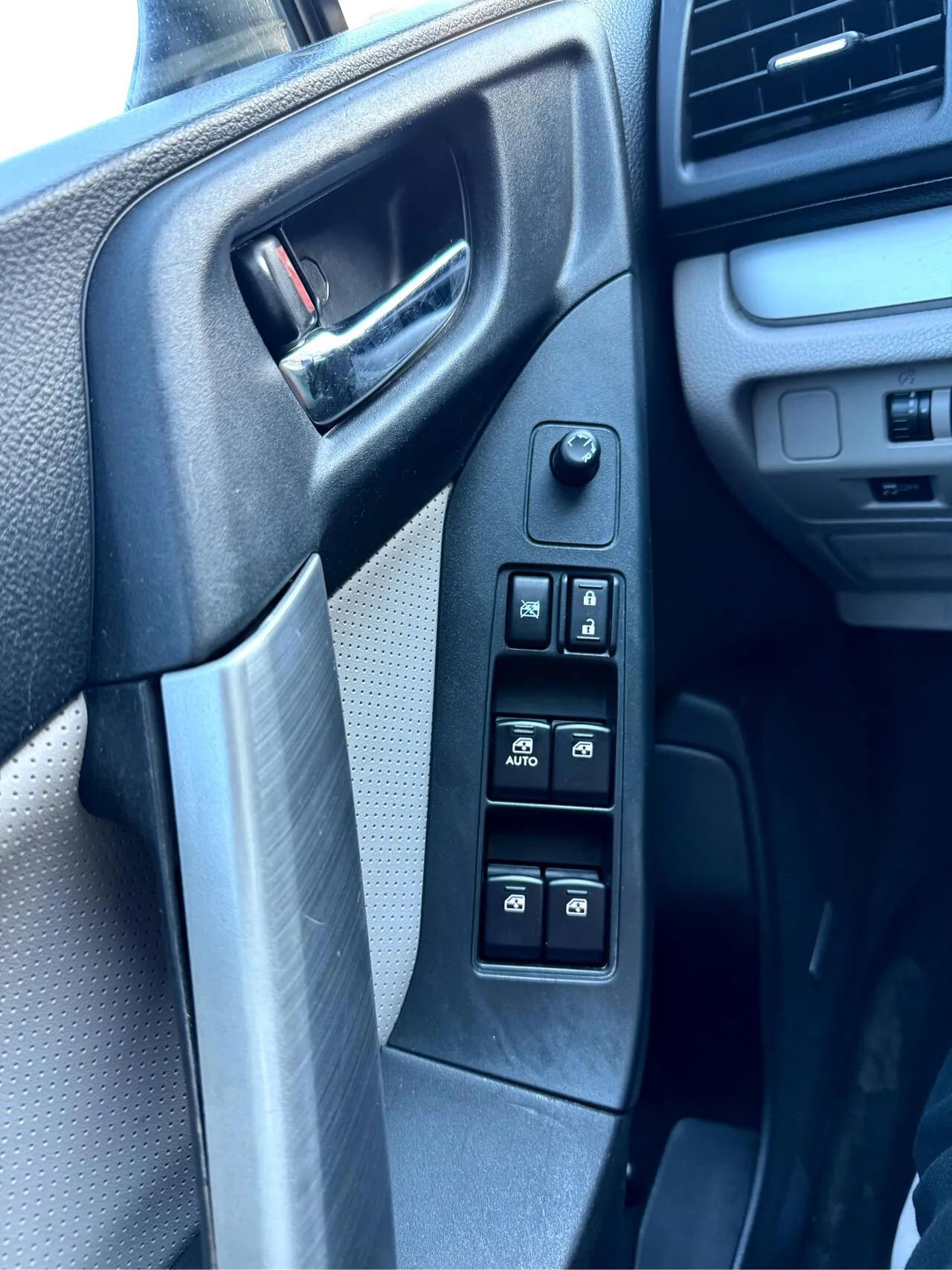 Used 2014 Subaru Forester 2.5i Touring image 22