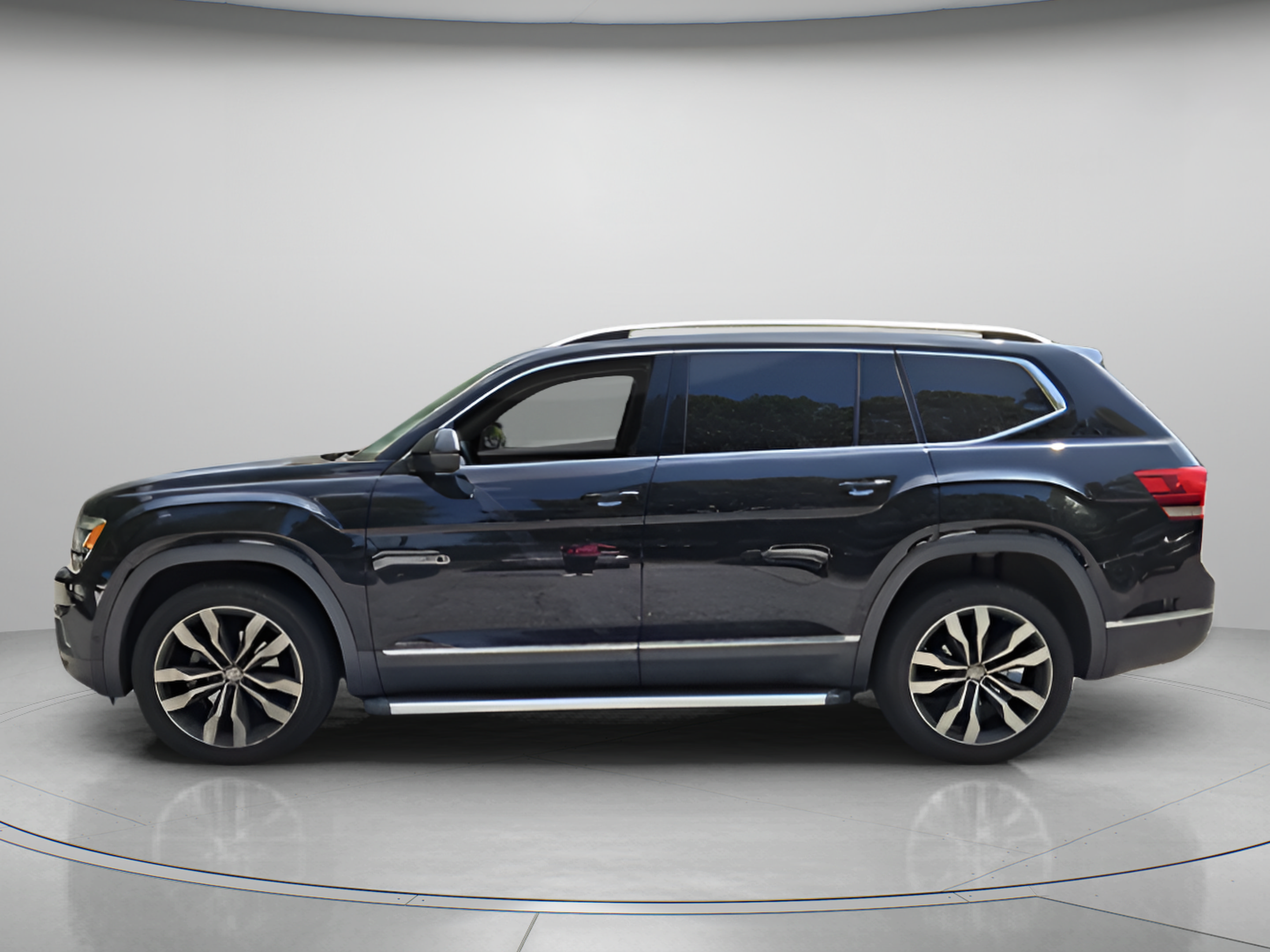Used 2019 Volkswagen Atlas SEL Premium AWD/4WD image 2