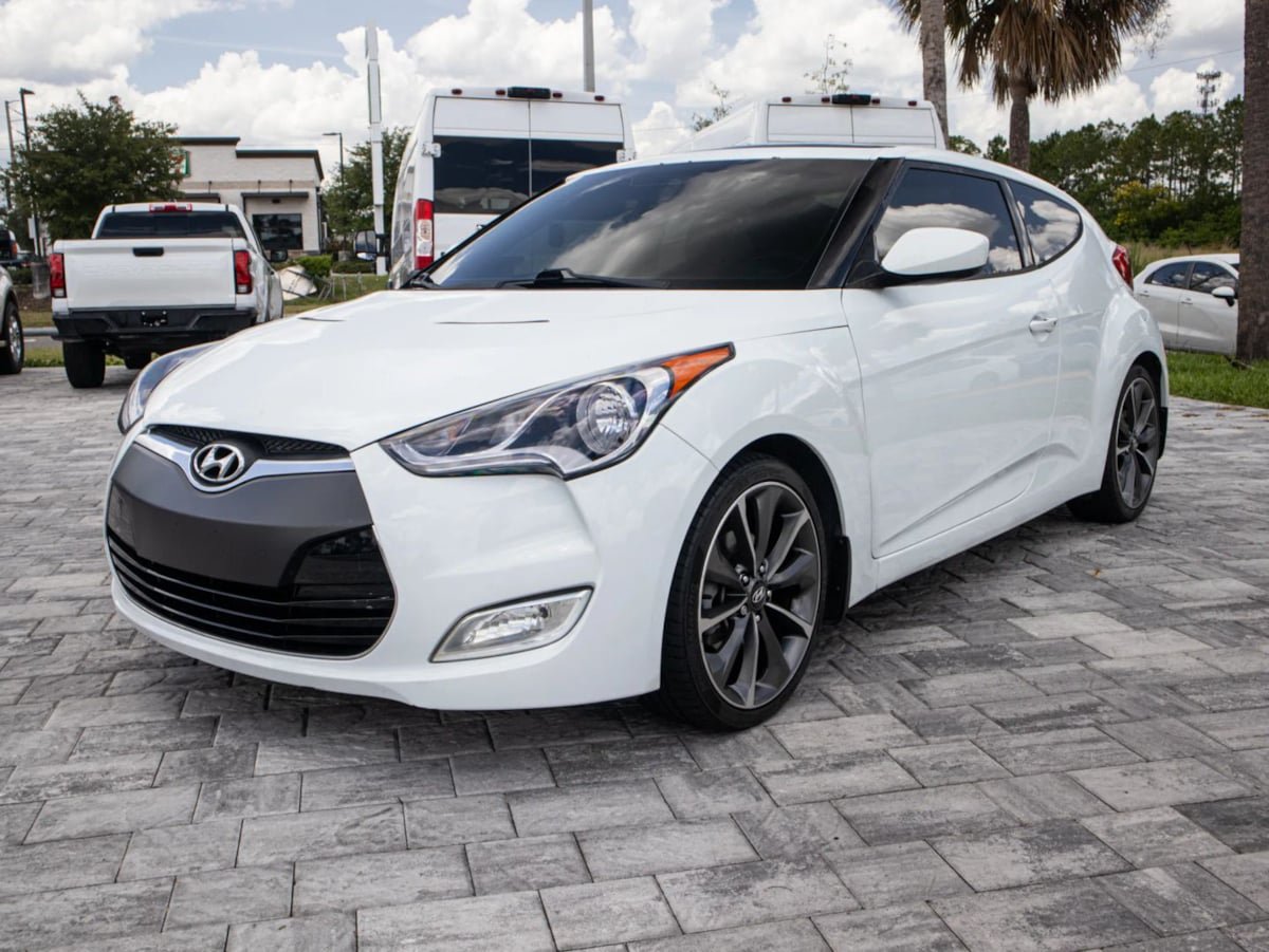 Used 2013 Hyundai Veloster w/ Style Pkg FWD image 3