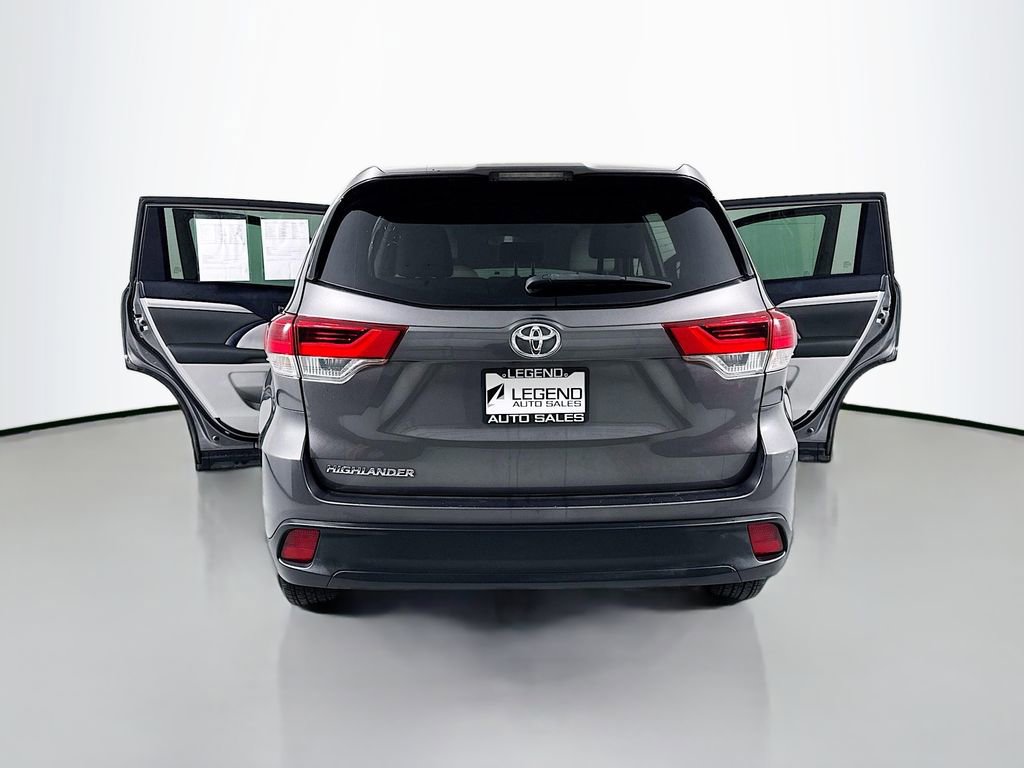 Used 2017 Toyota Highlander LE image 16