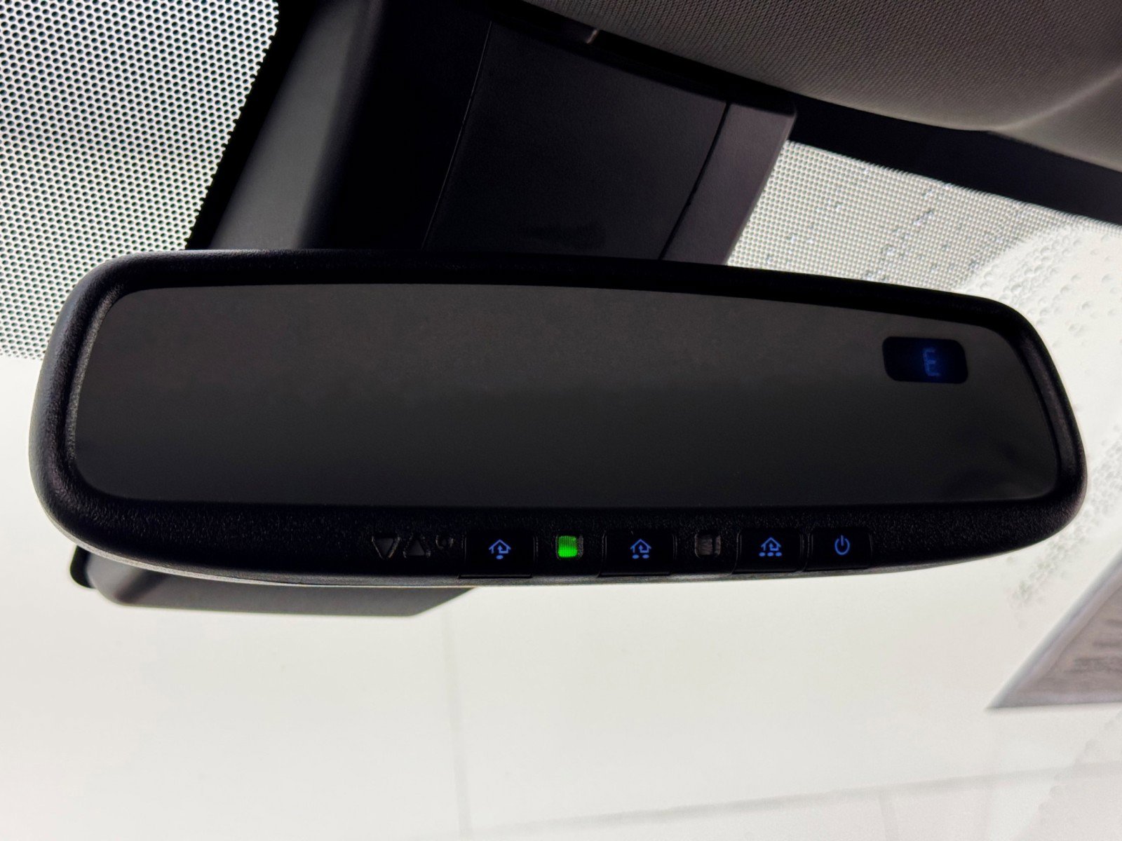 Used 2019 Toyota Sienna SE w/ Carpet Mat Package FWD image 28