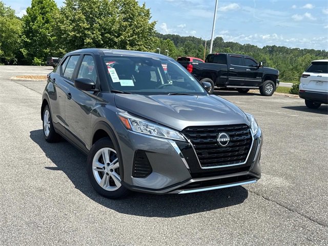 New 2025 Nissan Kicks Play S image 2