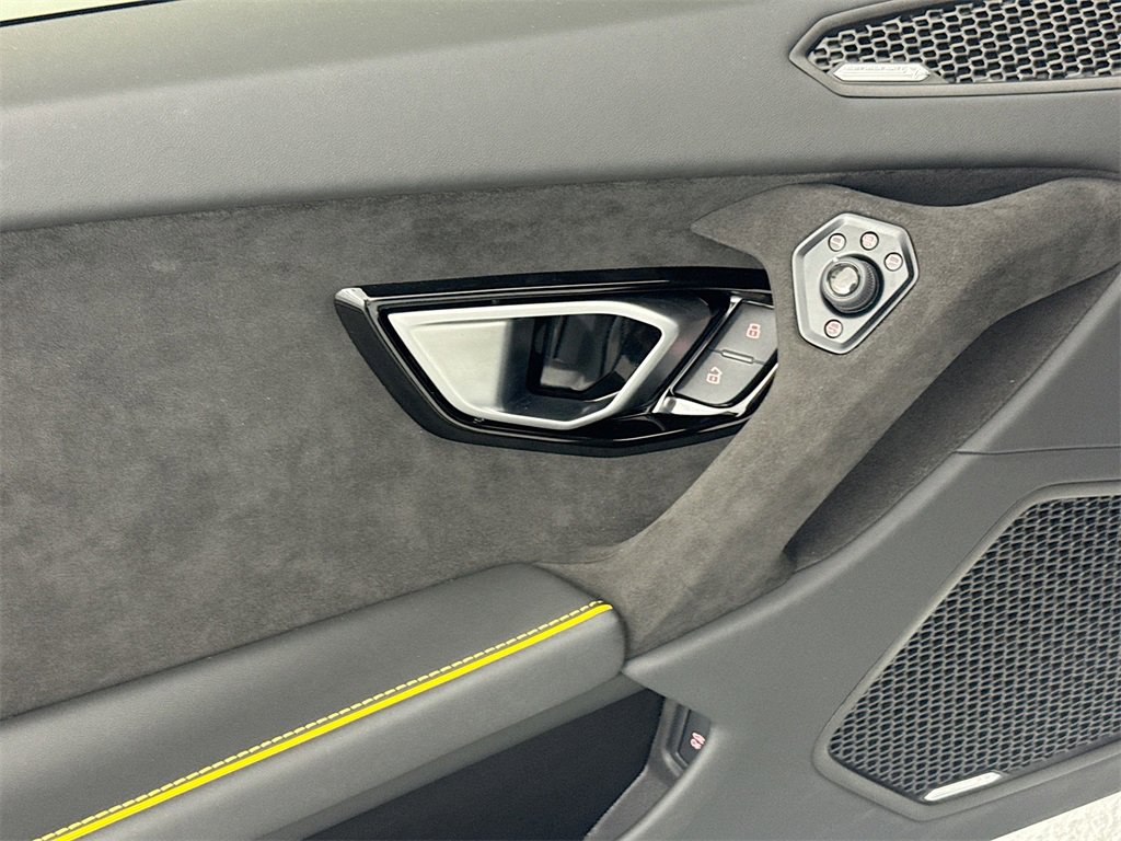 Used 2023 Lamborghini Huracan Tecnica image 18