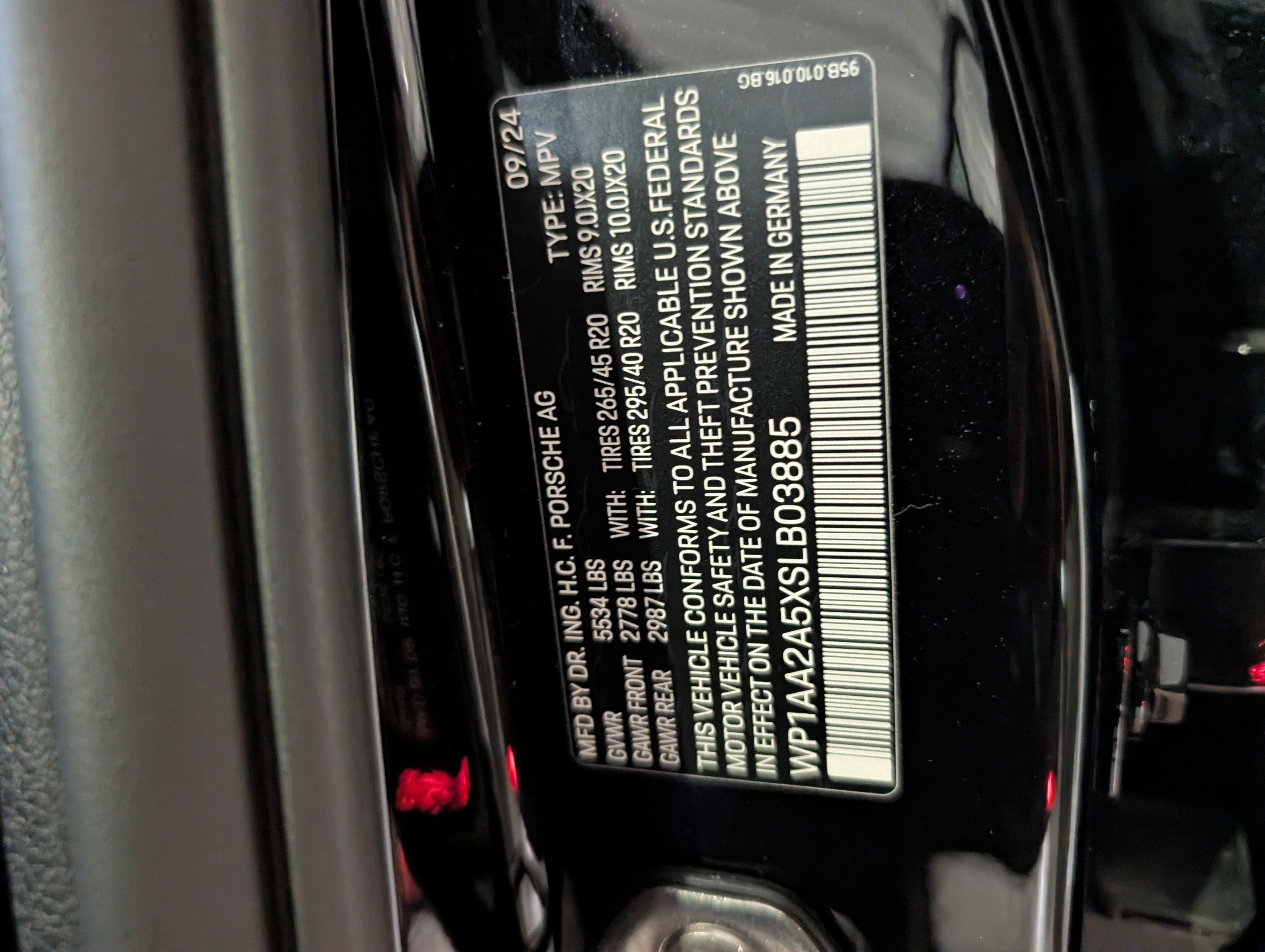 Used 2025 Porsche Macan image 38