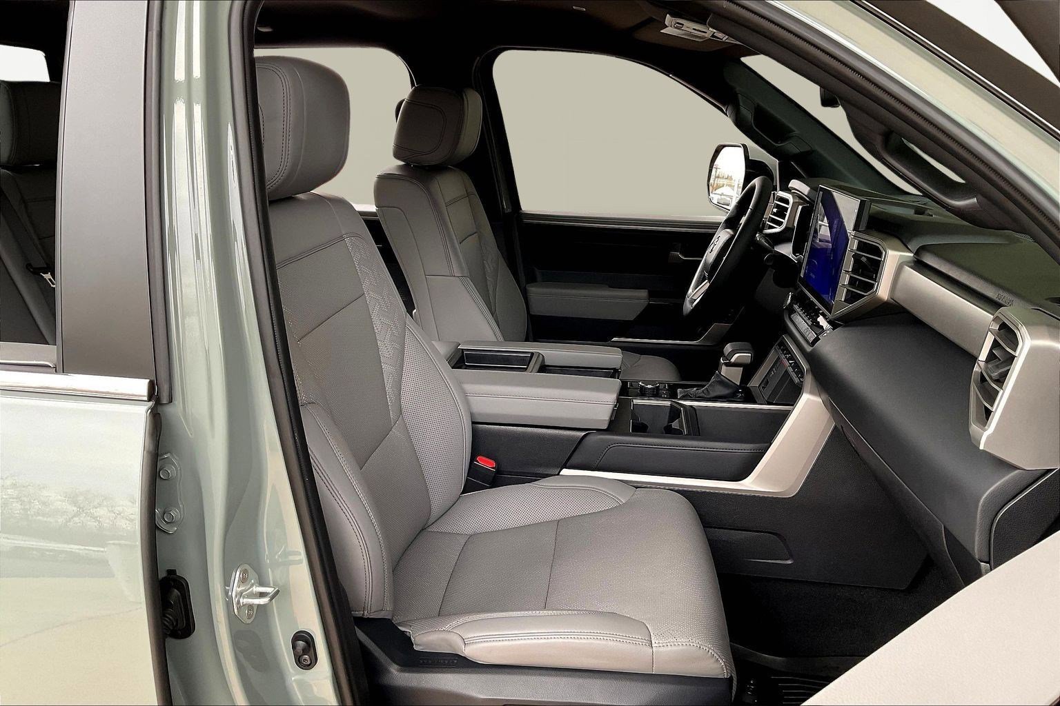 Used 2025 Toyota Tundra Limited AWD/4WD image 30