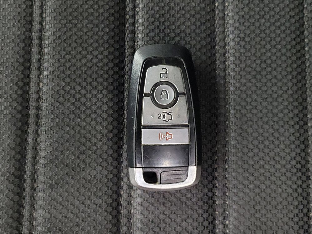 Used 2020 Ford Fusion SE FWD image 32
