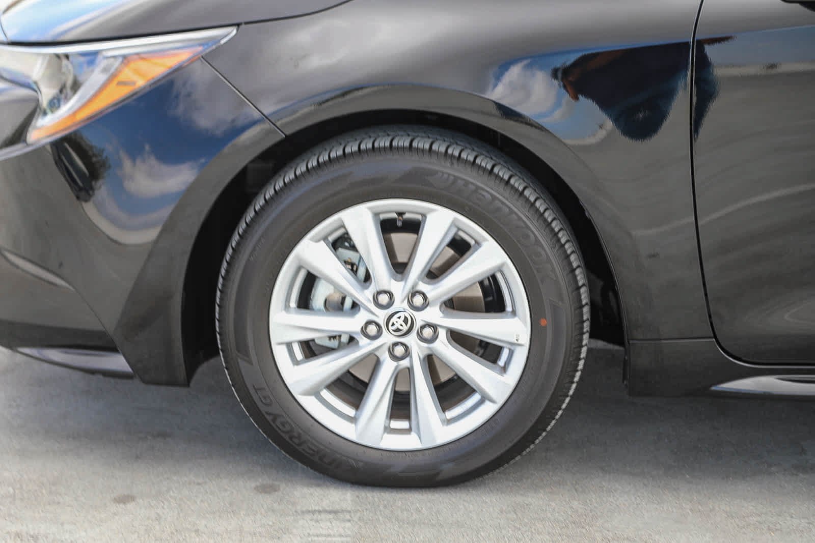 Used 2026 Toyota Corolla LE w/ LE Premium Package FWD image 10