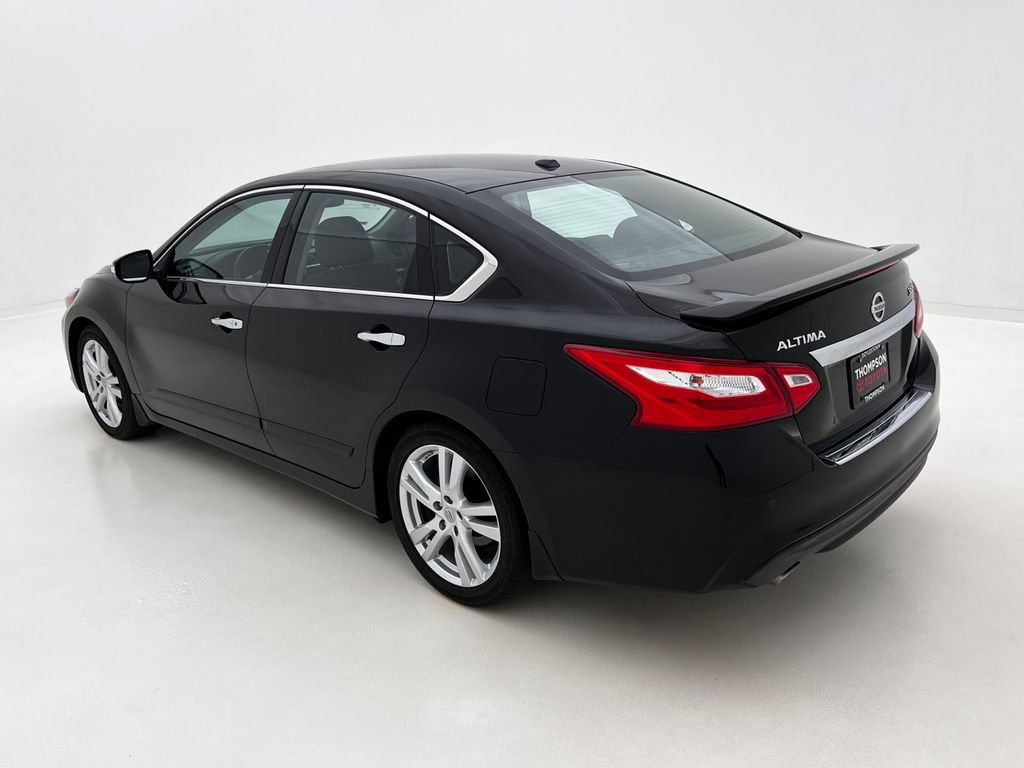 Used 2017 Nissan Altima 3.5 SL w/ 3.5SL Technology Package FWD image 9