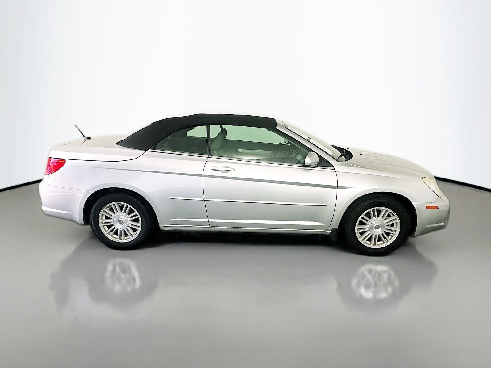 Used 2008 Chrysler Sebring Touring FWD image 8