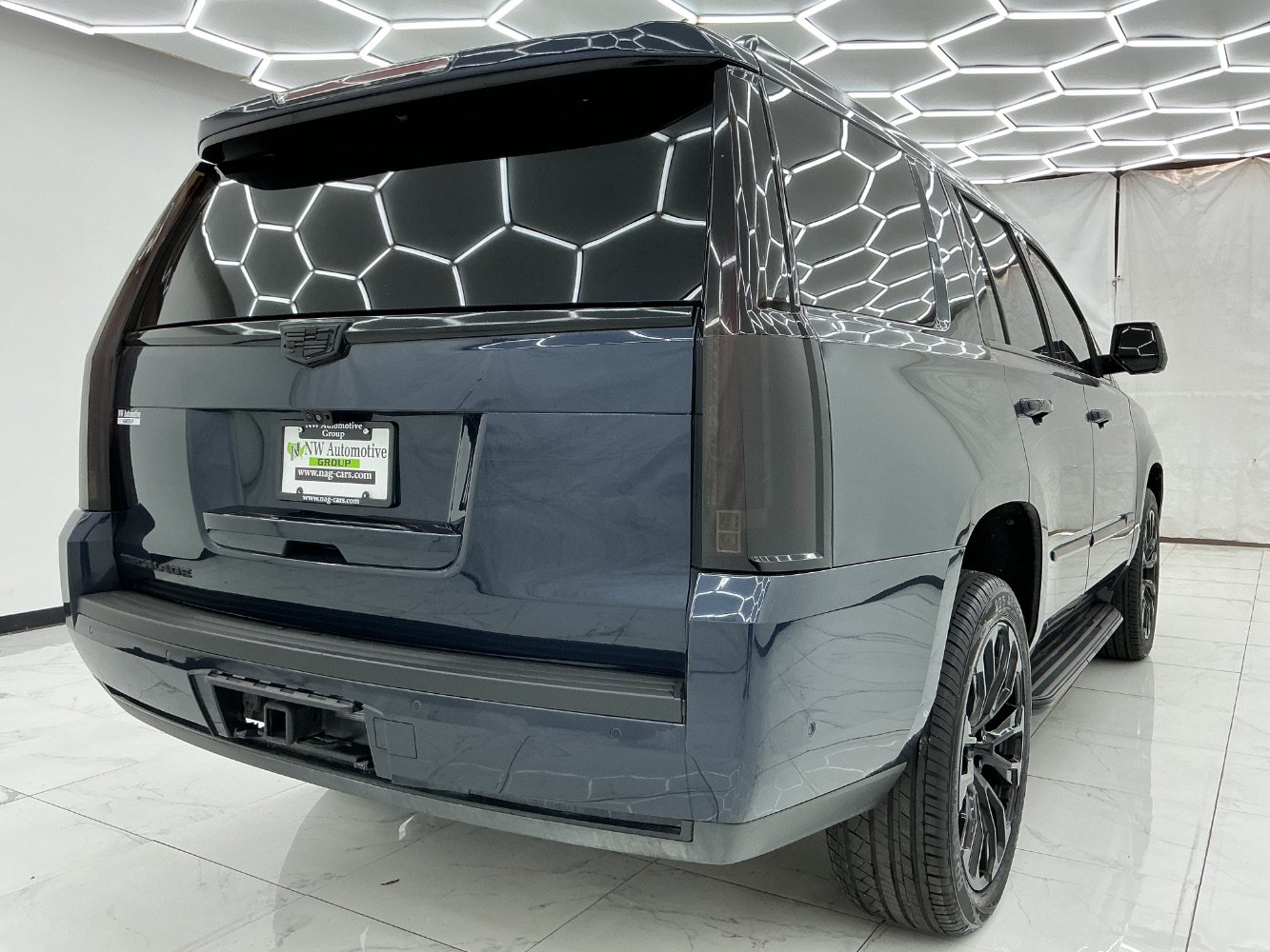 Used 2020 Cadillac Escalade Luxury AWD/4WD image 8