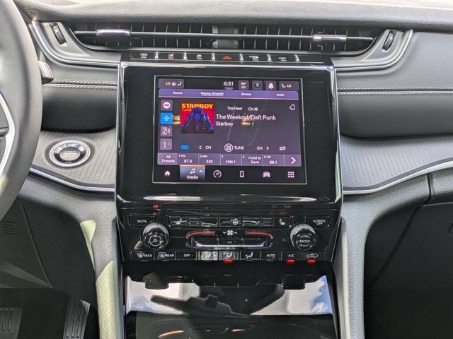 New 2025 Jeep Grand Cherokee L Laredo image 17