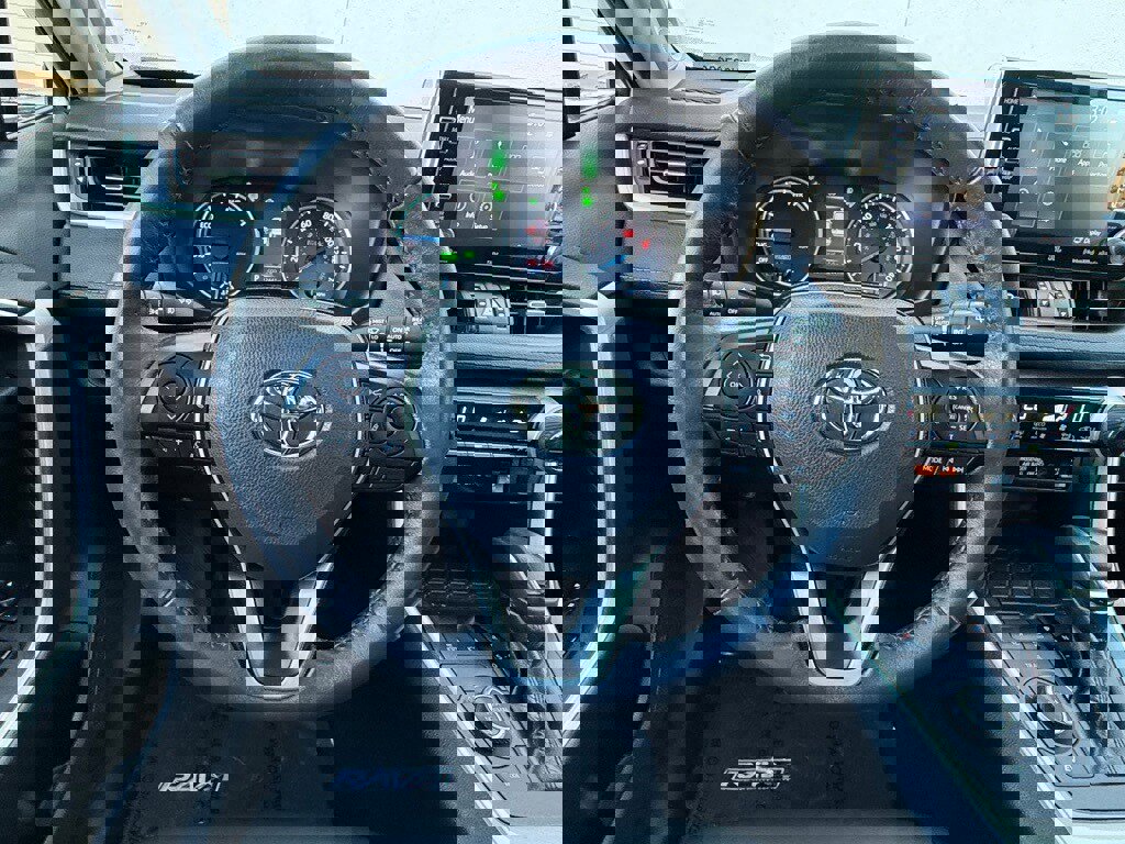 Used 2021 Toyota RAV4 XLE Premium image 21