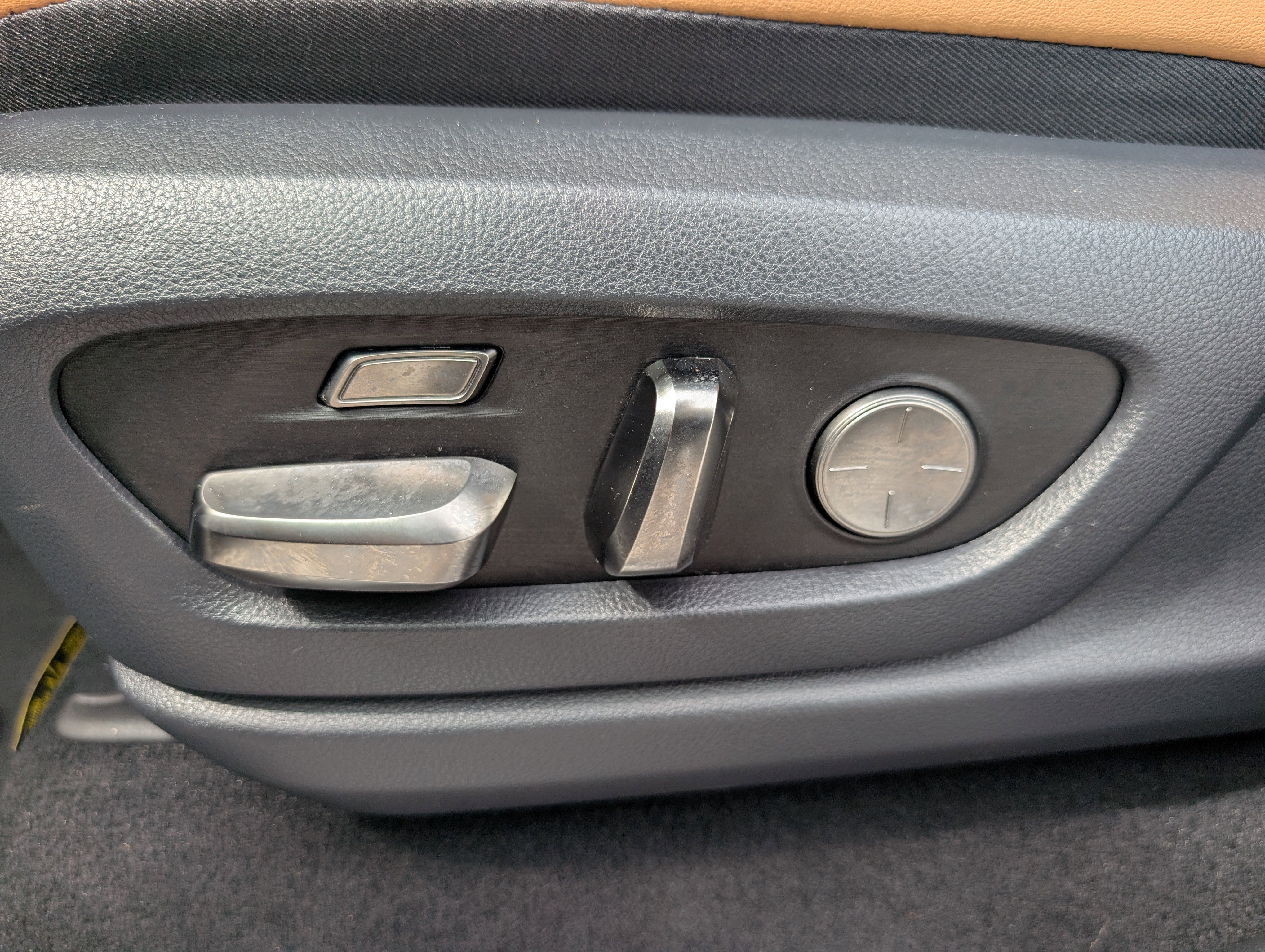 Used 2024 Lexus LX 600 4WD w/ Appearance Package image 25