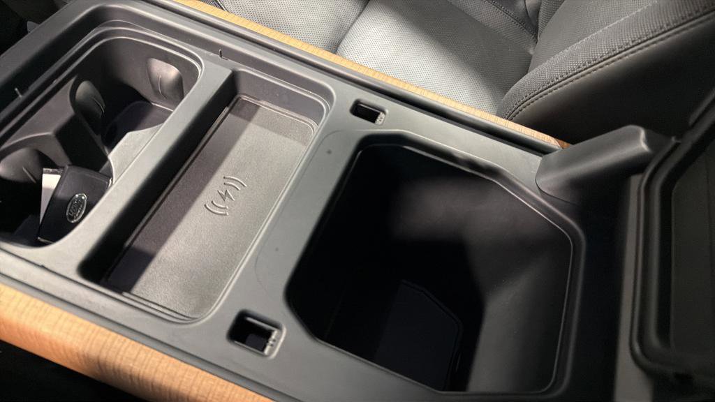 Used 2023 Land Rover Defender 110 X-Dynamic SE AWD/4WD image 28