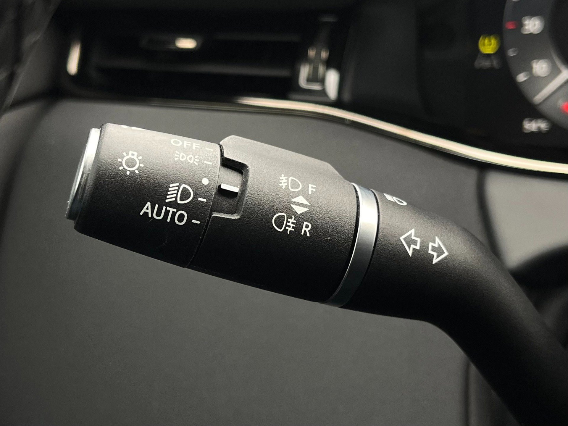 Used 2024 Land Rover Range Rover Evoque Dynamic SE image 56