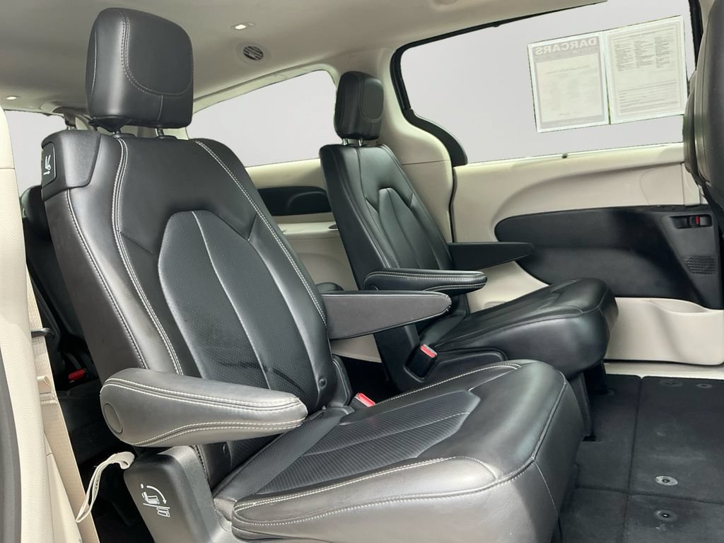 Used 2023 Chrysler Pacifica Touring-L FWD image 13