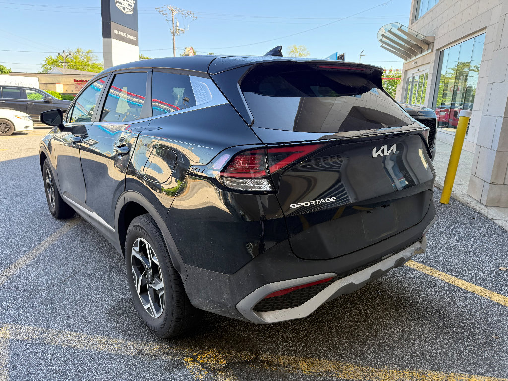Used 2023 Kia Sportage LX AWD/4WD image 5