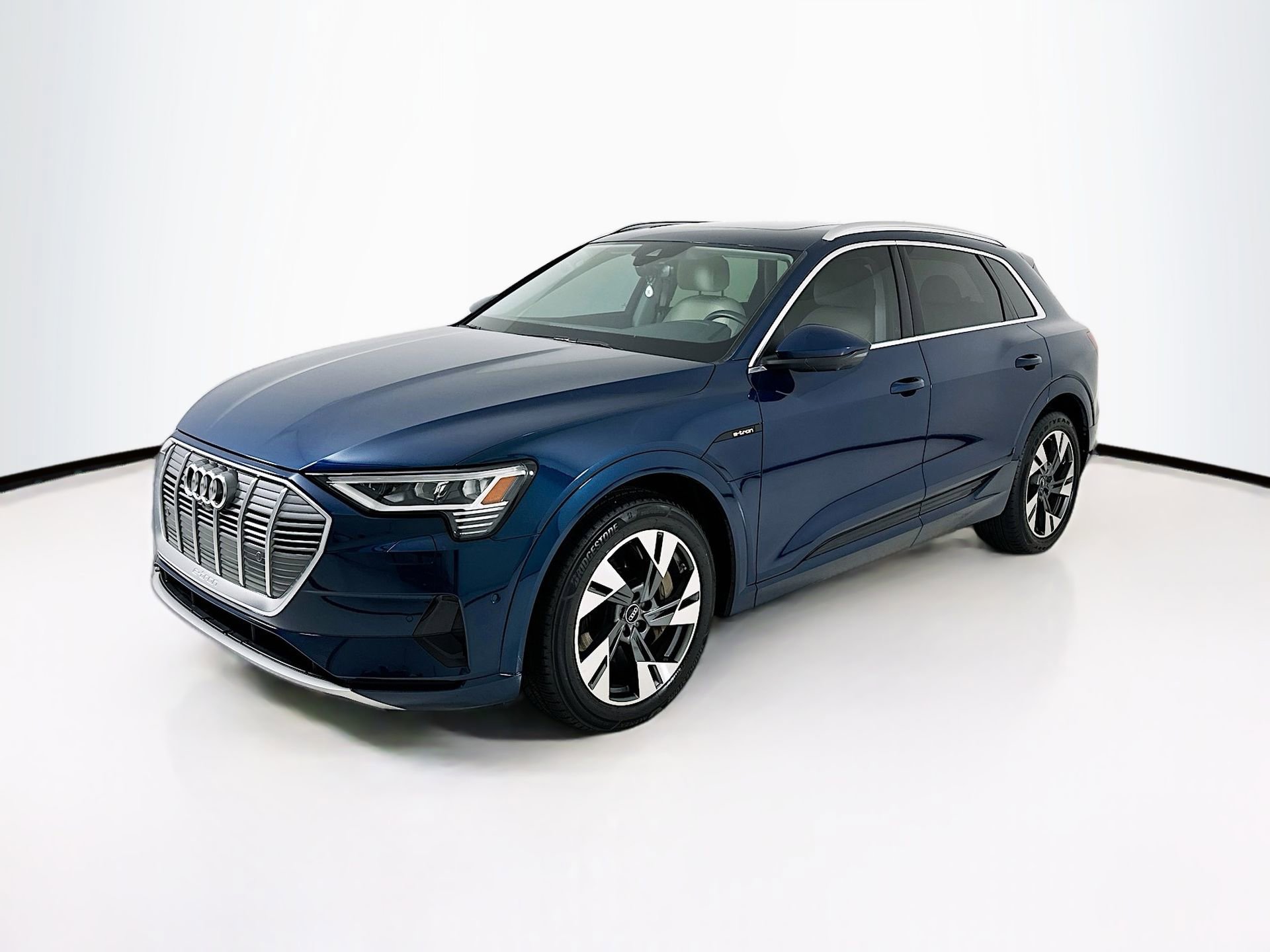 Used 2022 Audi e-tron Premium Plus AWD/4WD image 3