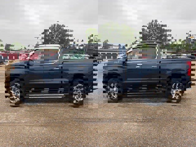 Used 2019 Chevrolet Silverado 1500 High Country w/ Safety Package II image 4