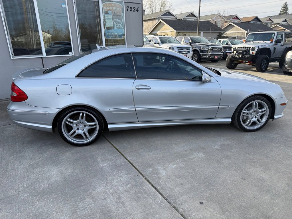 Used 2009 Mercedes-Benz CLK 550 Coupe w/ Premium I Pkg image 8