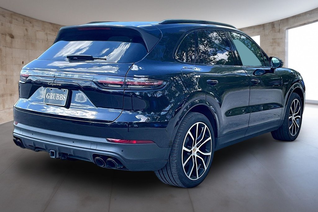 Used 2022 Porsche Cayenne Platinum Edition AWD/4WD image 2